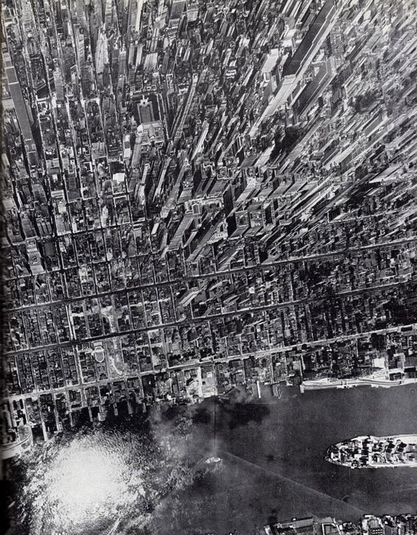 Aerial view of Manhattan by photographer Andreas Feininger.