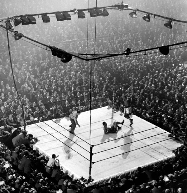 Joe Louis vs. Jersey Joe Walcott title bout in December, 1947 by Gjon Mili.