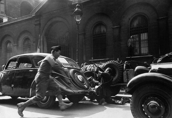 Liberation of Paris by LIFE photographer Ralph Morse in 1944.