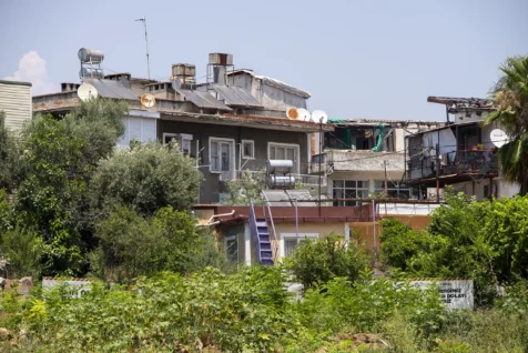 Houses and plants on a sunny day in Antalya, Turkey, 2023.