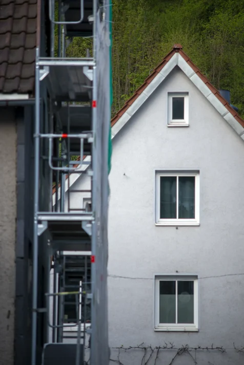Houses and scaffolding in Geislingen an der Steige, Germany, 2023.