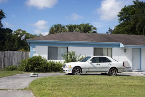 A rusty Mercedes parked in the driveway of a house in Port Saint Lucie, Florida, 2016.